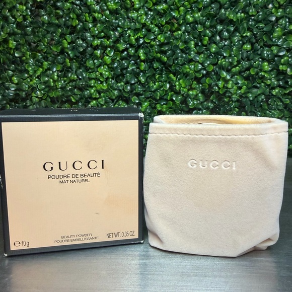 Gucci POUDRE DE BEAUTÉ 
MAT NATUREL- shade 13 Powder/ Bronzer - Picture 2 of 10